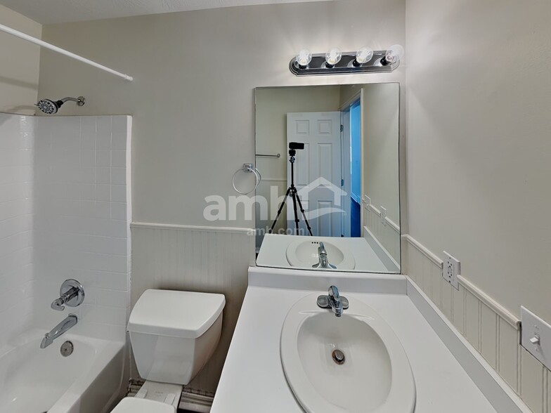 Building Photo - 6428 S Gold Valley Ct