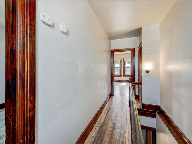 Building Photo - Large Four Bedroom In York!