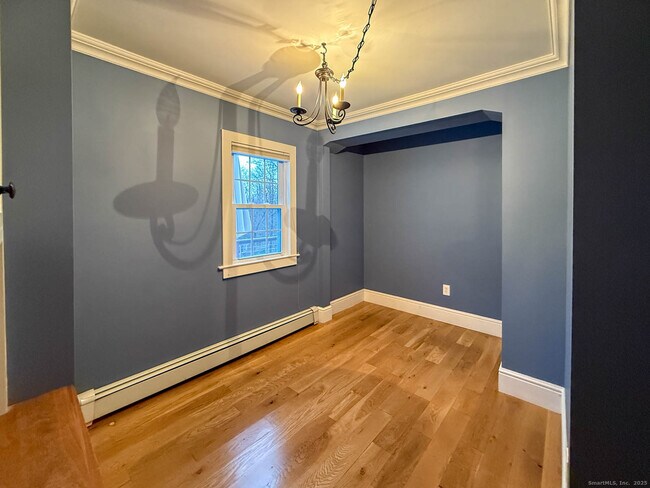 Building Photo - 2 Maple Ln