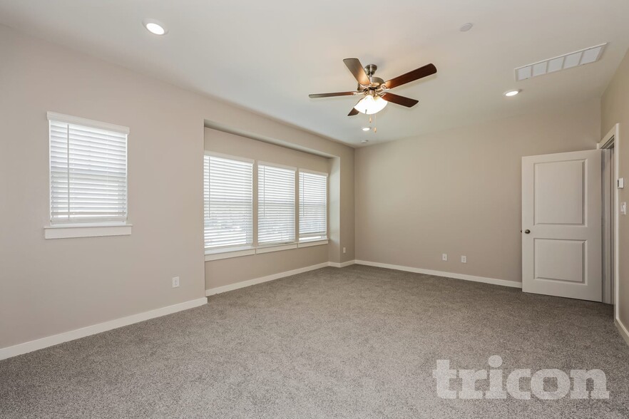 Building Photo - 3023 Whitetail Ln