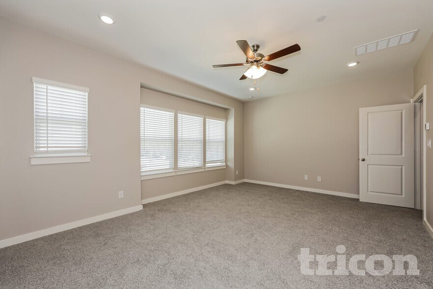 Building Photo - 5420 Sandstone Dr