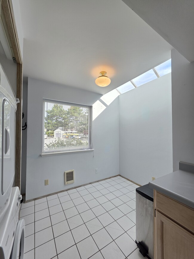 Building Photo - 1728 Edwards Dr
