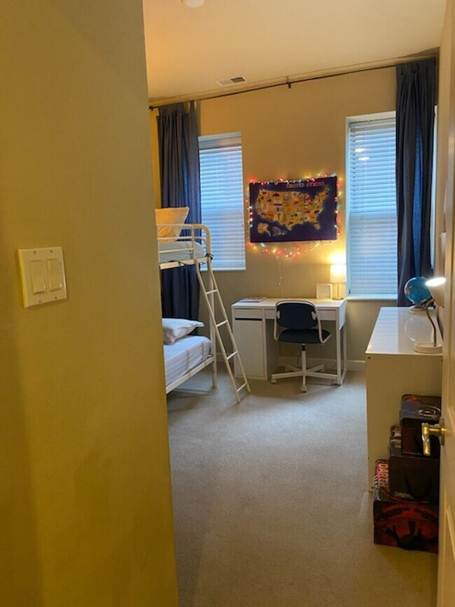 Building Photo - 627 Clara Ave