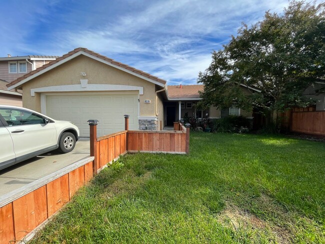 Building Photo - Four Bedroom Family Home