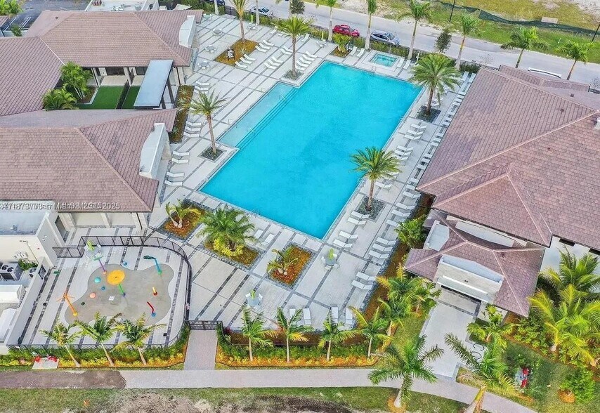 Building Photo - 4760 NW 83rd Pky