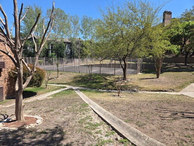 Building Photo - Two bedroom two bath gated Community Condos off Medical Drive close to I 10 & Babcock.