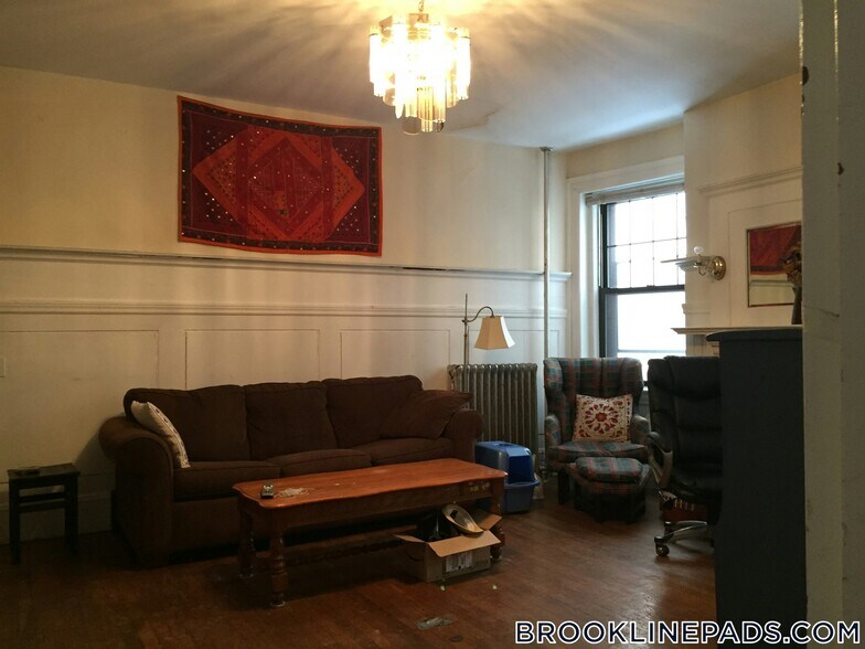 Building Photo - 1247 Beacon St