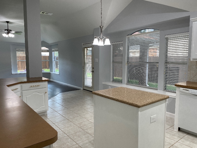 Building Photo - 3605 Villanova Dr