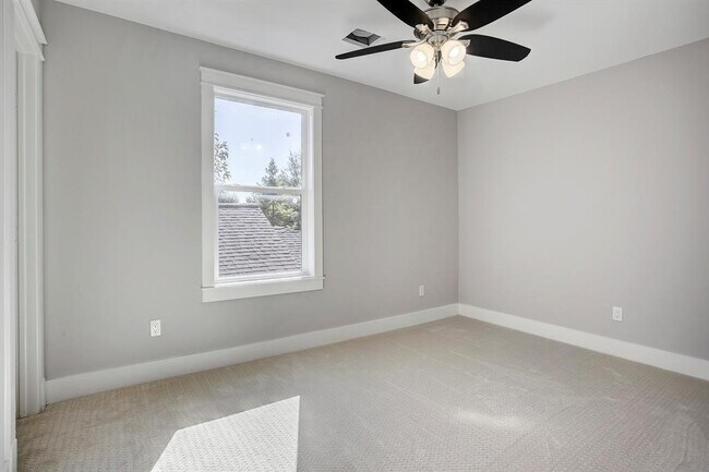 Building Photo - 3903 Hain St