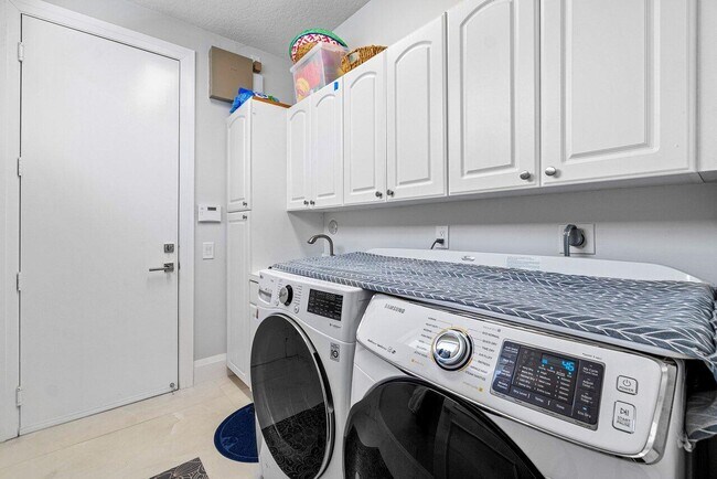 Building Photo - 1144 Crystal Dr
