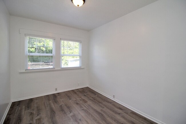 Building Photo - 2315 SE 66th Ave