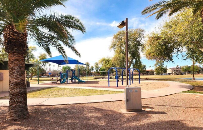 Building Photo - 2BR/2BA Condo with Community Pool & Spa in...