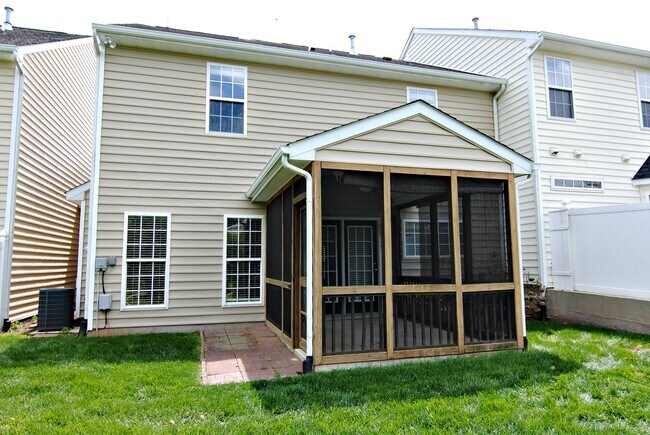 Building Photo - 10722 Edmundson Ave