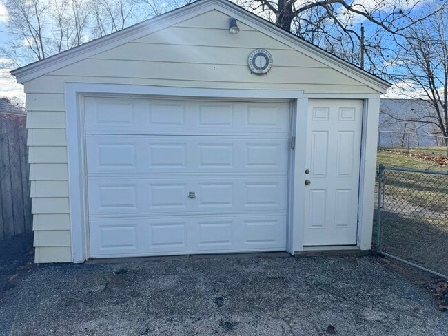 Building Photo - 3827 Keota Ave