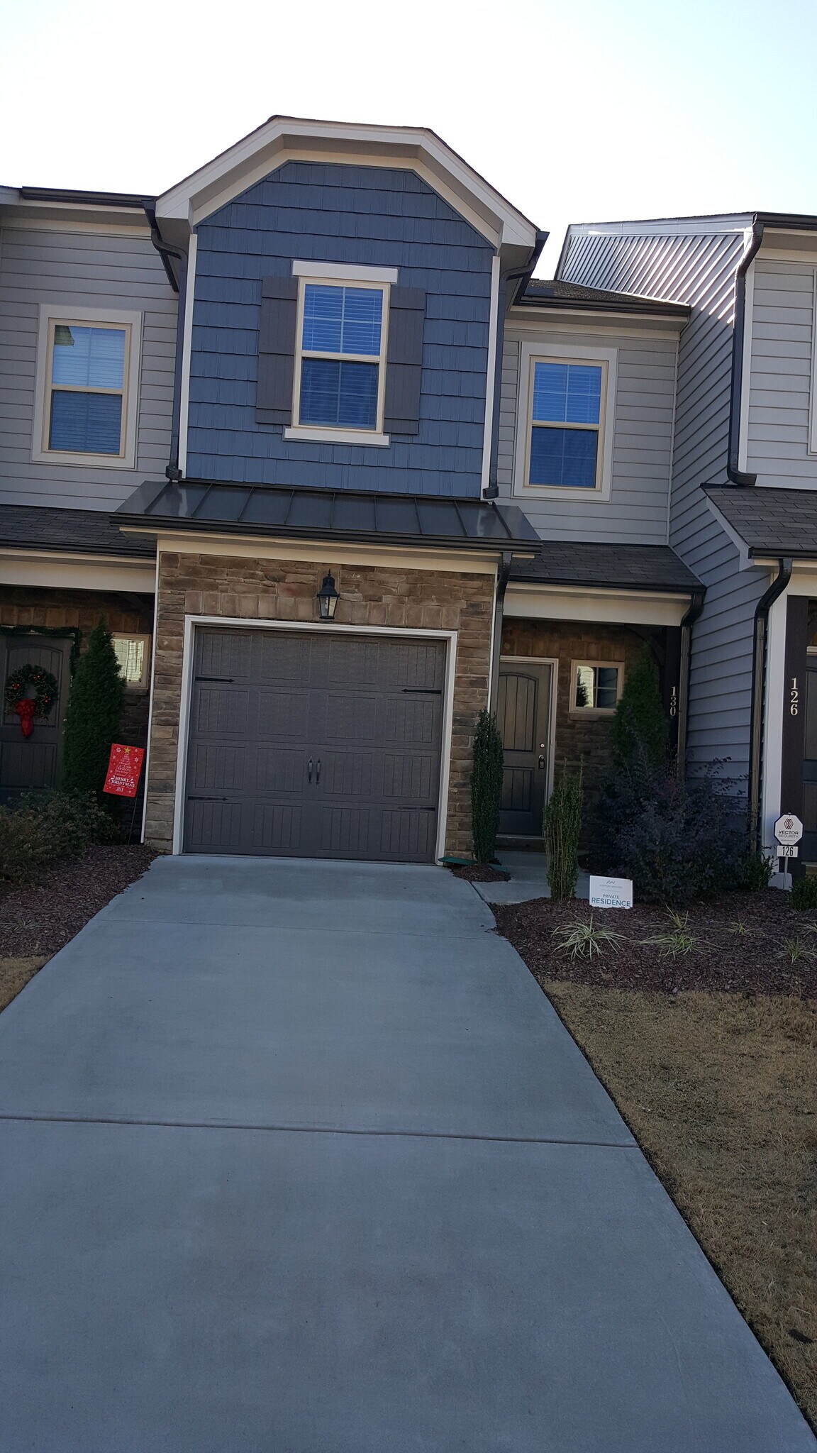 Building Photo - 130 Rubrum Dr