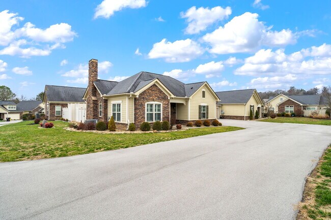Building Photo - 4935 Willow Bluff Cir