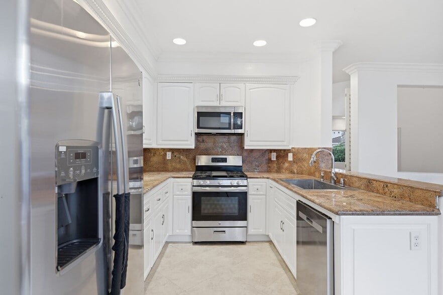 Building Photo - 8261 E Alpine Ct