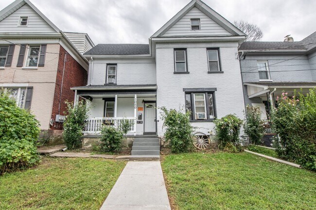 Primary Photo - 1050 W Nesquehoning St