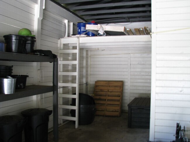 Building Photo - Beautiful 11.16 Acre Farm with Lots of Amenities!