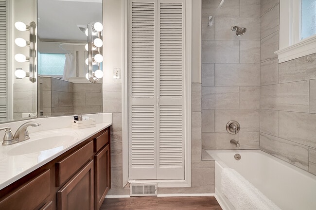 Building Photo - Bellaire Residence