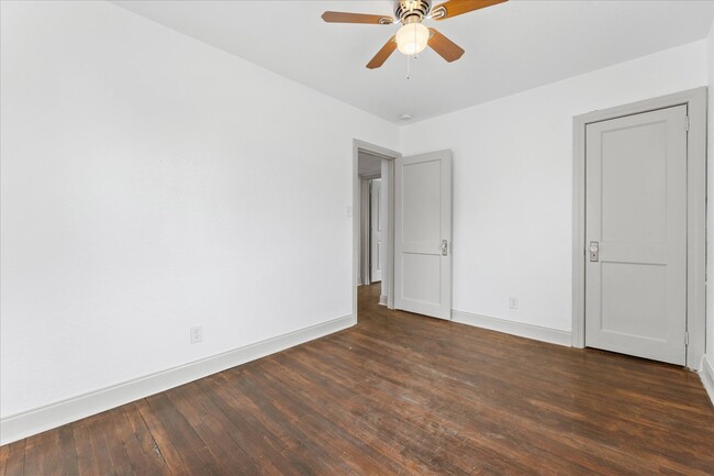 Building Photo - Newly Remodeled Beauty waiting for its fir...