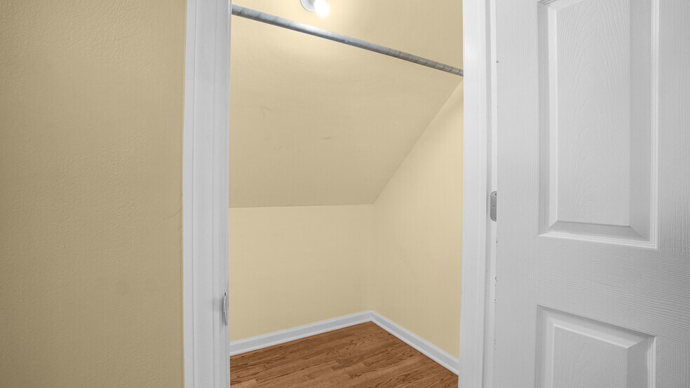 Building Photo - 727 Jaques Ave