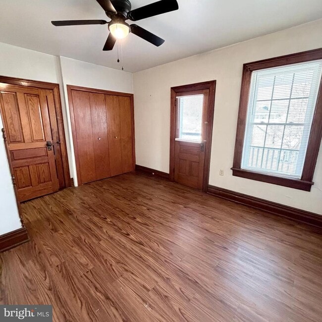 Building Photo - 235 Park Ave