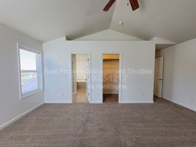 Building Photo - 4003 Segovia Dr