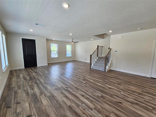 Building Photo - 2800 Jacaranda Dr