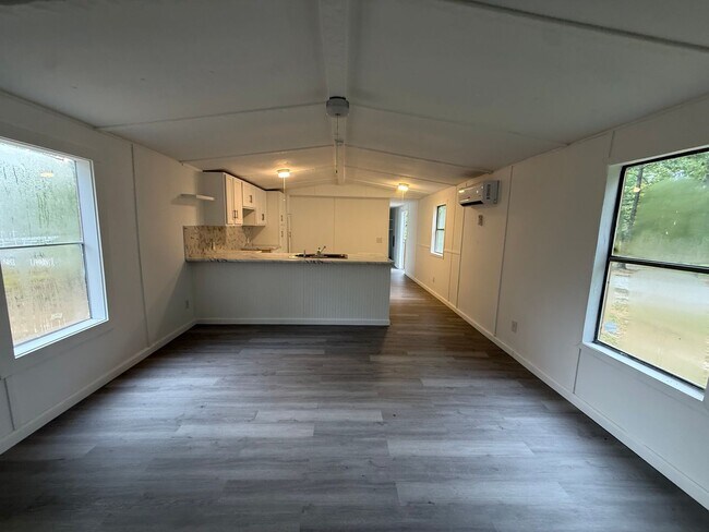 Building Photo - 3 Bedrooms, 1.5 Bathroom - Mobile home in Armuchee!