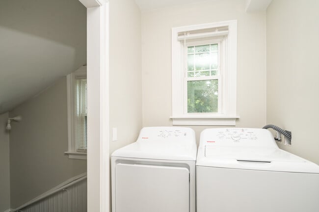 Building Photo - Elmgrove Ave