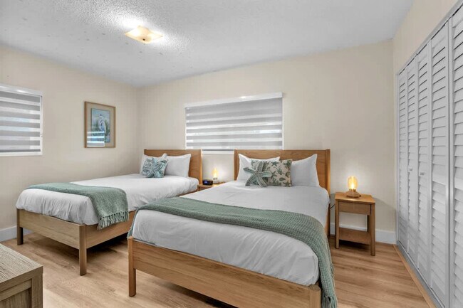 Building Photo - 8225 SW 39th St