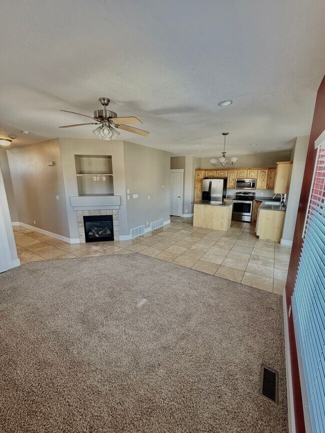 Building Photo - Lehi 3 Bedroom Town Home Pets OK