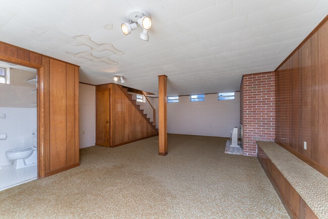 Building Photo - 443 Selica Rd