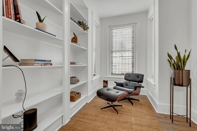 Building Photo - 915 5th St NW