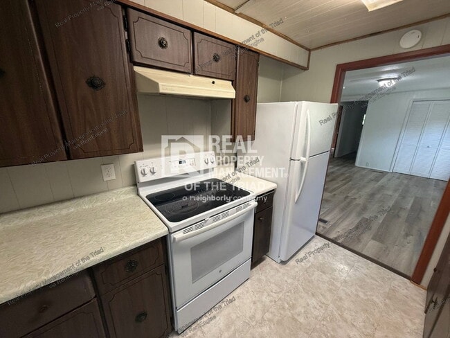 Building Photo - 102 Horseshoe Bend