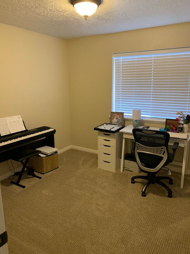 Building Photo - Beautiful 2 Bedroom Condo in North Orem