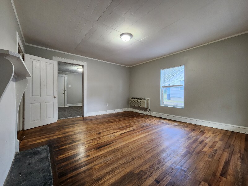 Building Photo - 237 Poole St