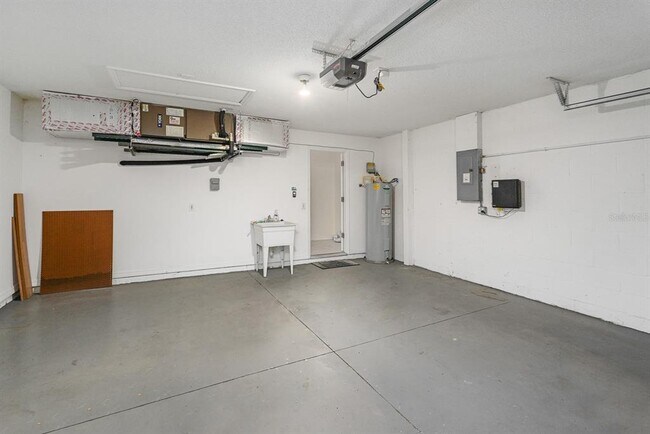 Building Photo - 295 Fareham Dr