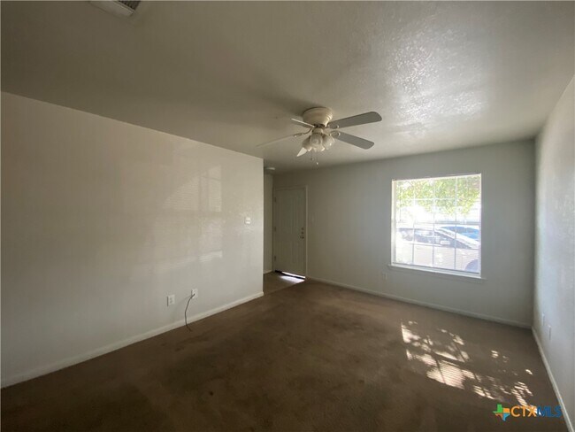Building Photo - 2109 Jennifer Dr