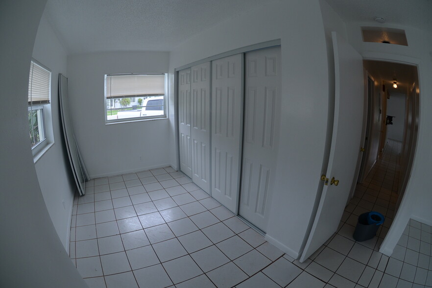 dressing area in master - 6903 Rio Pinar