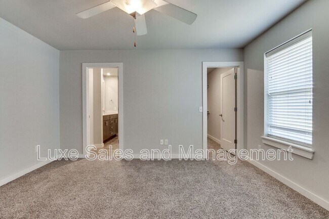 Building Photo - 17604 Sunny Hollow Rd