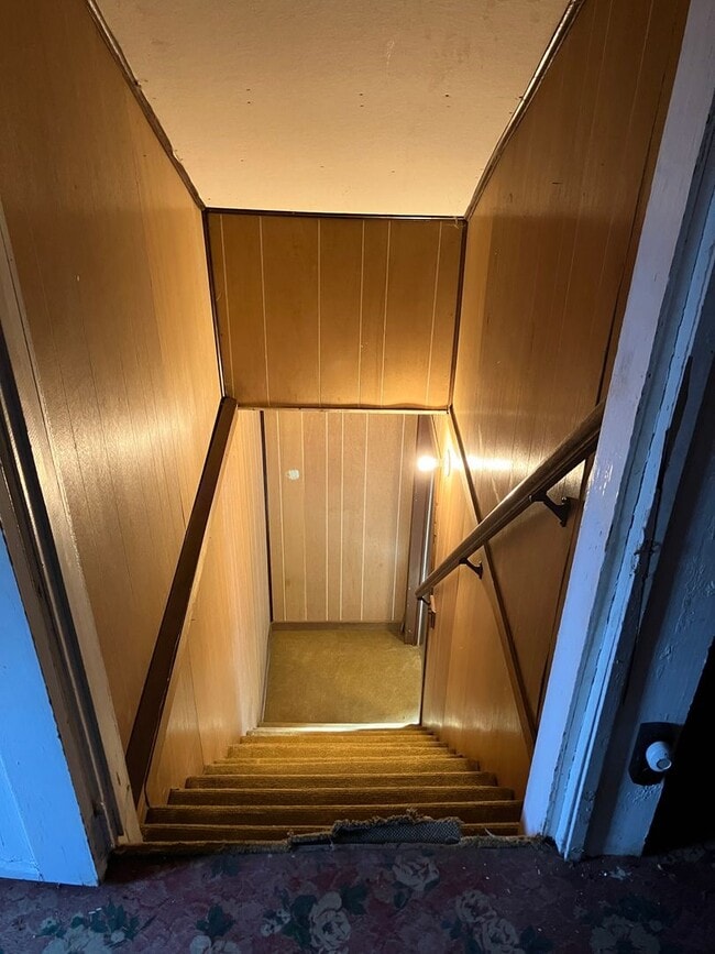 Building Photo - 1408 W College St