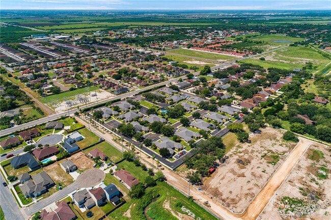 Building Photo - 1530 W Hall Acres Rd