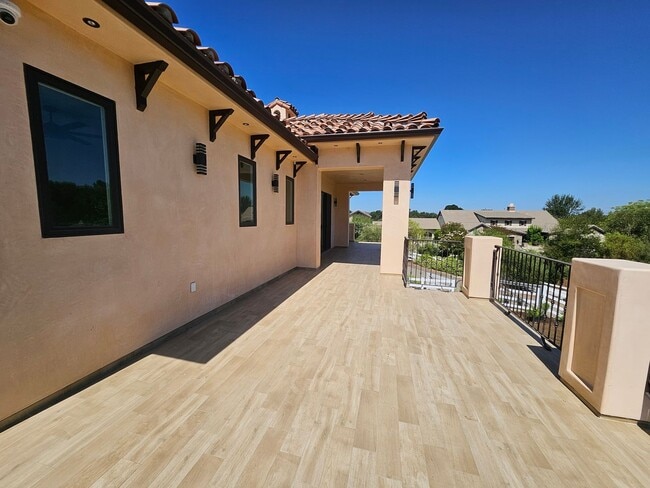Building Photo - Exquisite 5-Bedroom Luxury Pool Home with ...