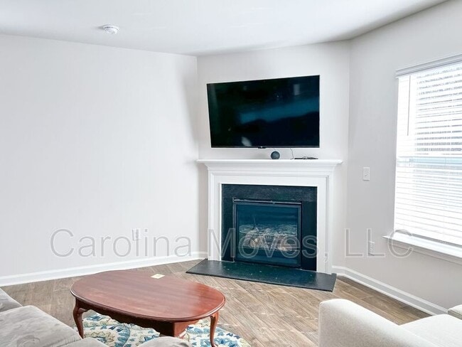 Building Photo - 1521 Rosegarth Ln