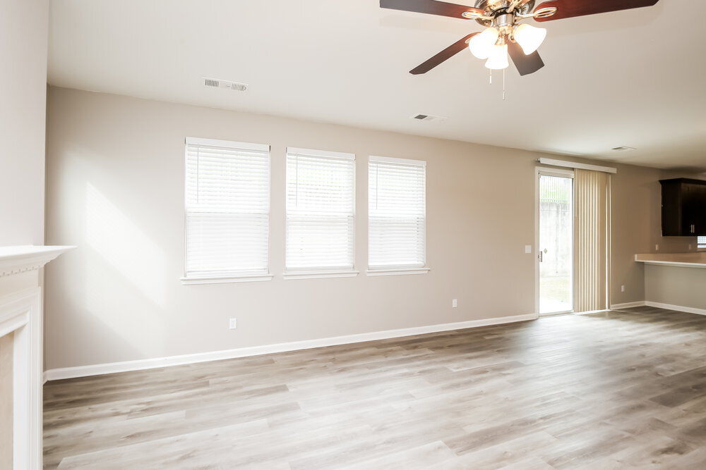 Building Photo - 315 Yellow Iris Rd SE