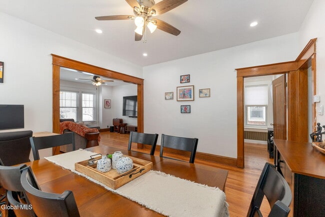 Building Photo - 106 N Pine Ave