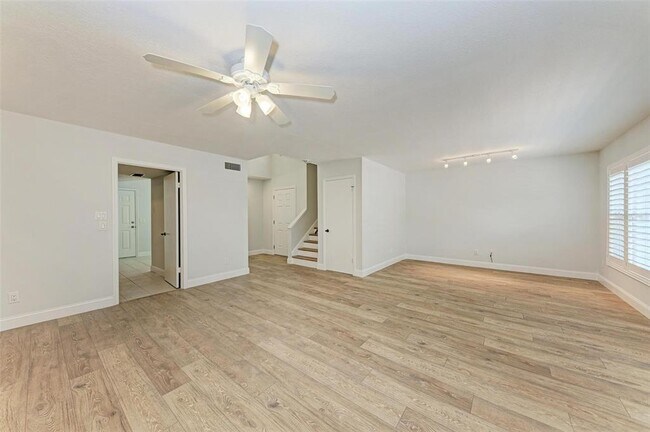 Building Photo - 2927 W Gandy Blvd