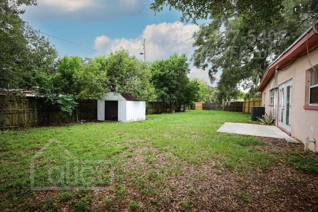 Building Photo - 6024 Oakcrest Cir